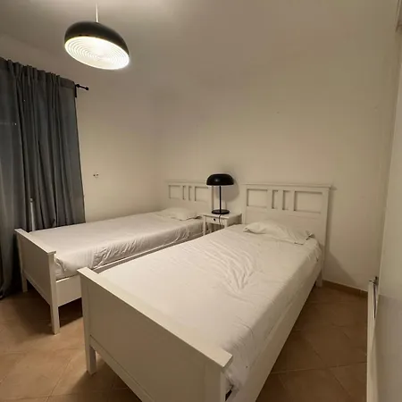 Lovely 3 Bedroom In A In Apartamento *