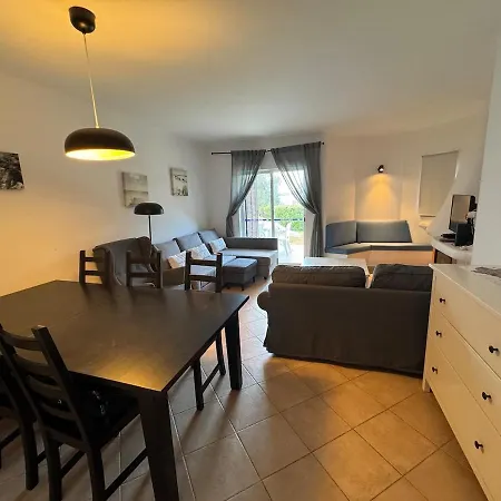 Lovely 3 Bedroom In A In Apartamento