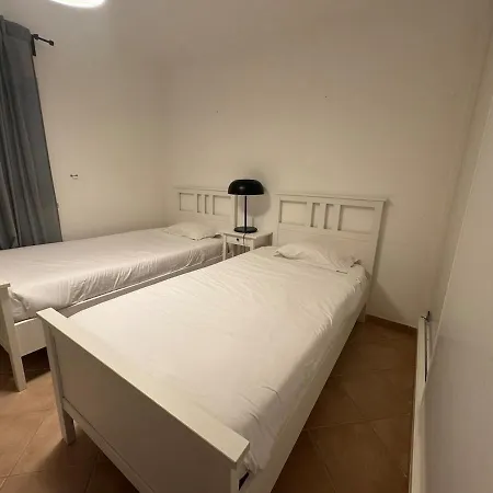 Lovely 3 Bedroom In A In Apartamento *