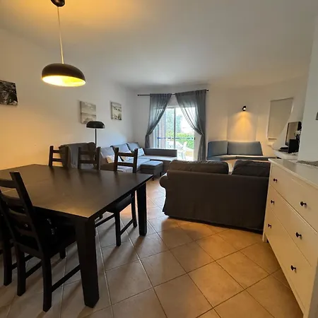 Lovely 3 Bedroom In A In Apartamento