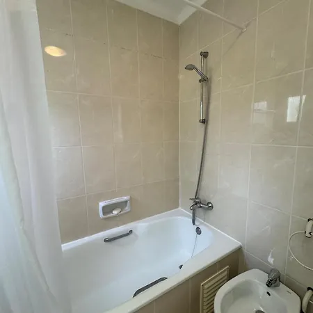 Lejlighed Lovely 3 Bedroom In A In