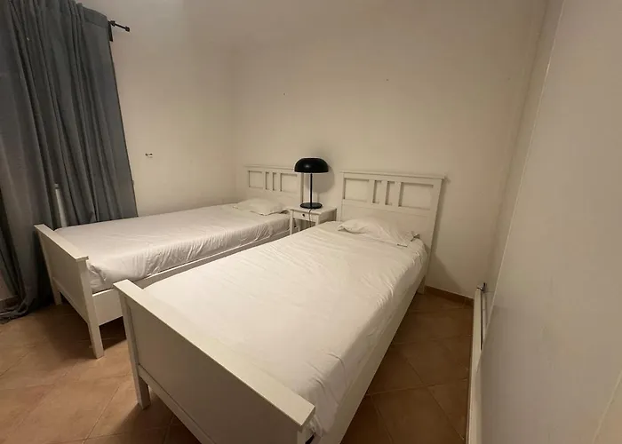 Lovely 3 Bedroom In A In Apartman *