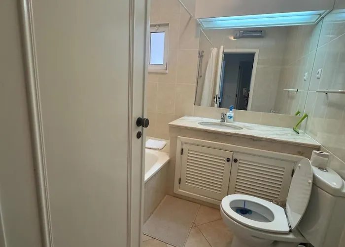 Lovely 3 Bedroom In A In Apartman *