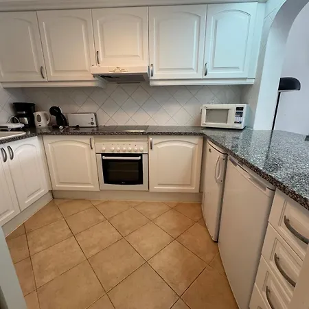 Lovely 3 Bedroom In A In Apartamento