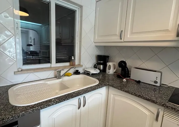 Lovely 3 Bedroom In A In Lägenhet *